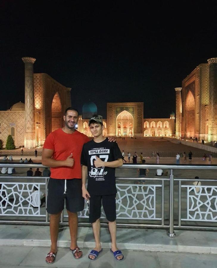 Muharram Homestay In The Neighborhood Of The Registan Square, 家族 ゲストハウス Самарканд Екстериор снимка