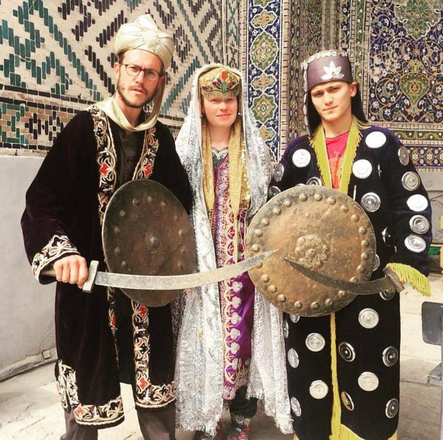 Muharram Homestay In The Neighborhood Of The Registan Square, 家族 ゲストハウス Самарканд Екстериор снимка
