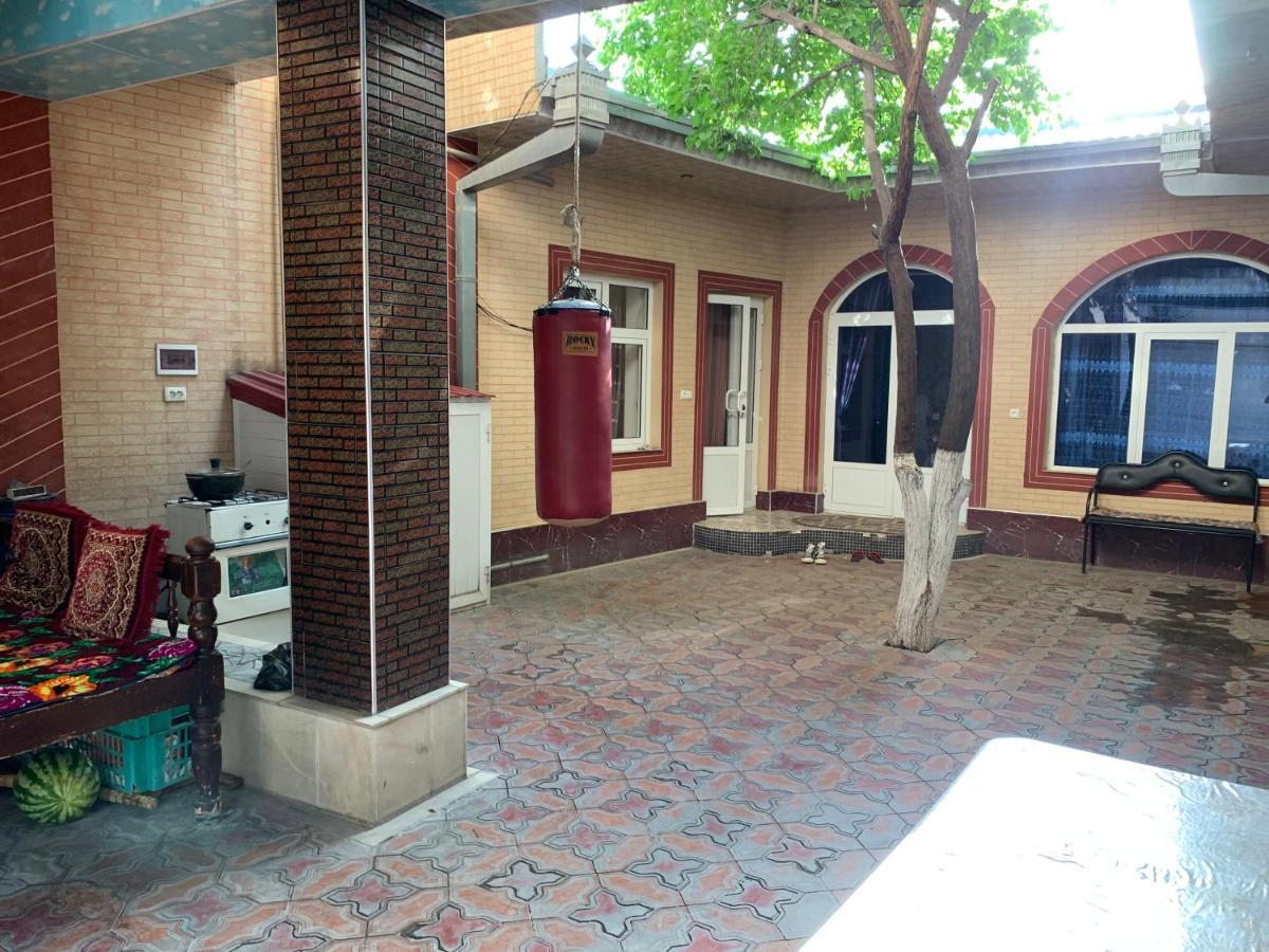 Muharram Homestay In The Neighborhood Of The Registan Square, 家族 ゲストハウス Самарканд Екстериор снимка
