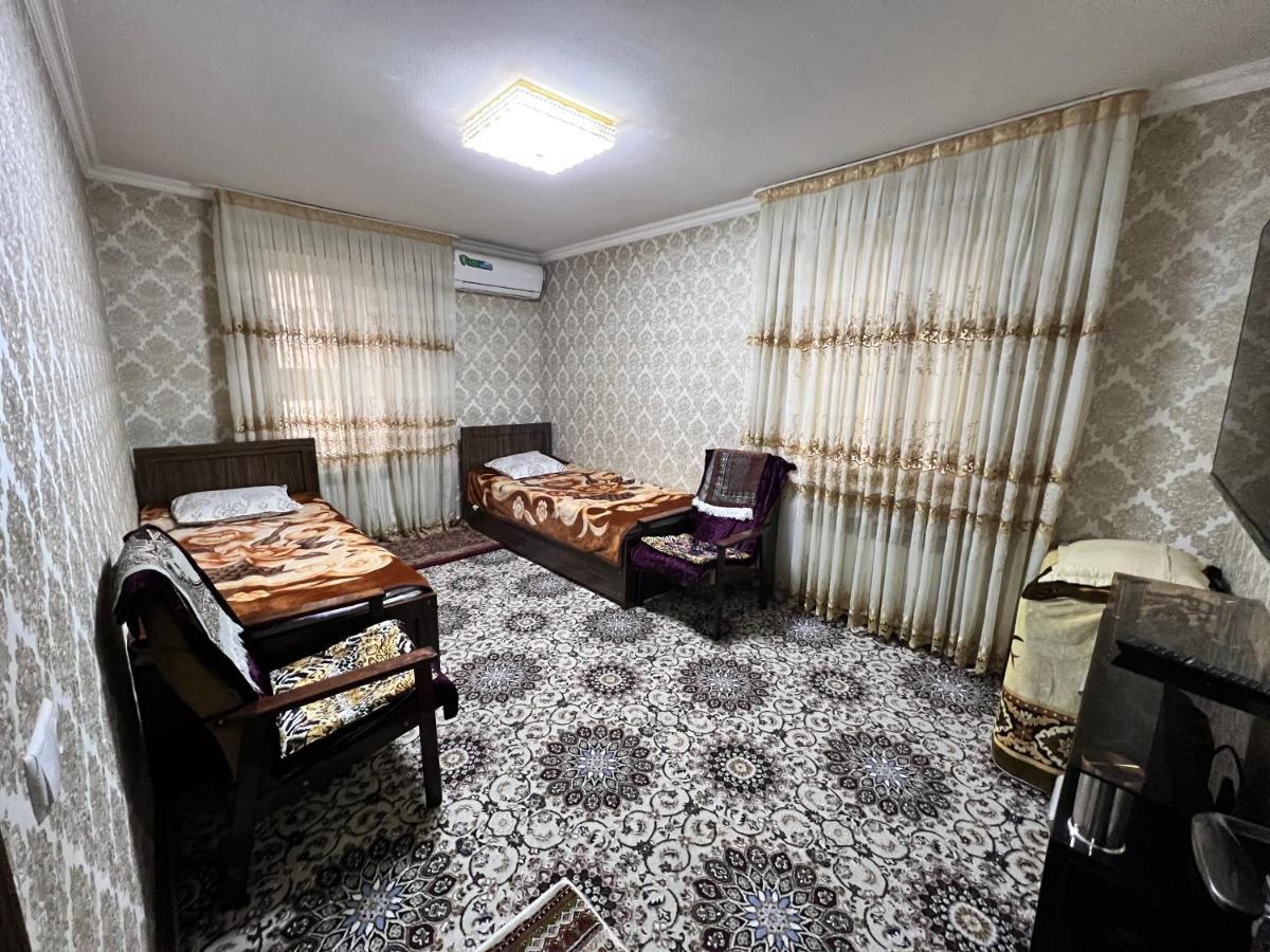 Muharram Homestay In The Neighborhood Of The Registan Square, 家族 ゲストハウス Самарканд Екстериор снимка